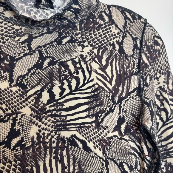 Wilfred Aritizia Top small Only Turtleneck Animal Print Stretch Zebra Snake - Picture 6 of 12